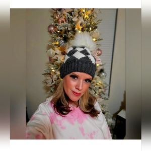 SALE♥️Super Cute Gray and white Hat with high white puff on top. Made in Italy